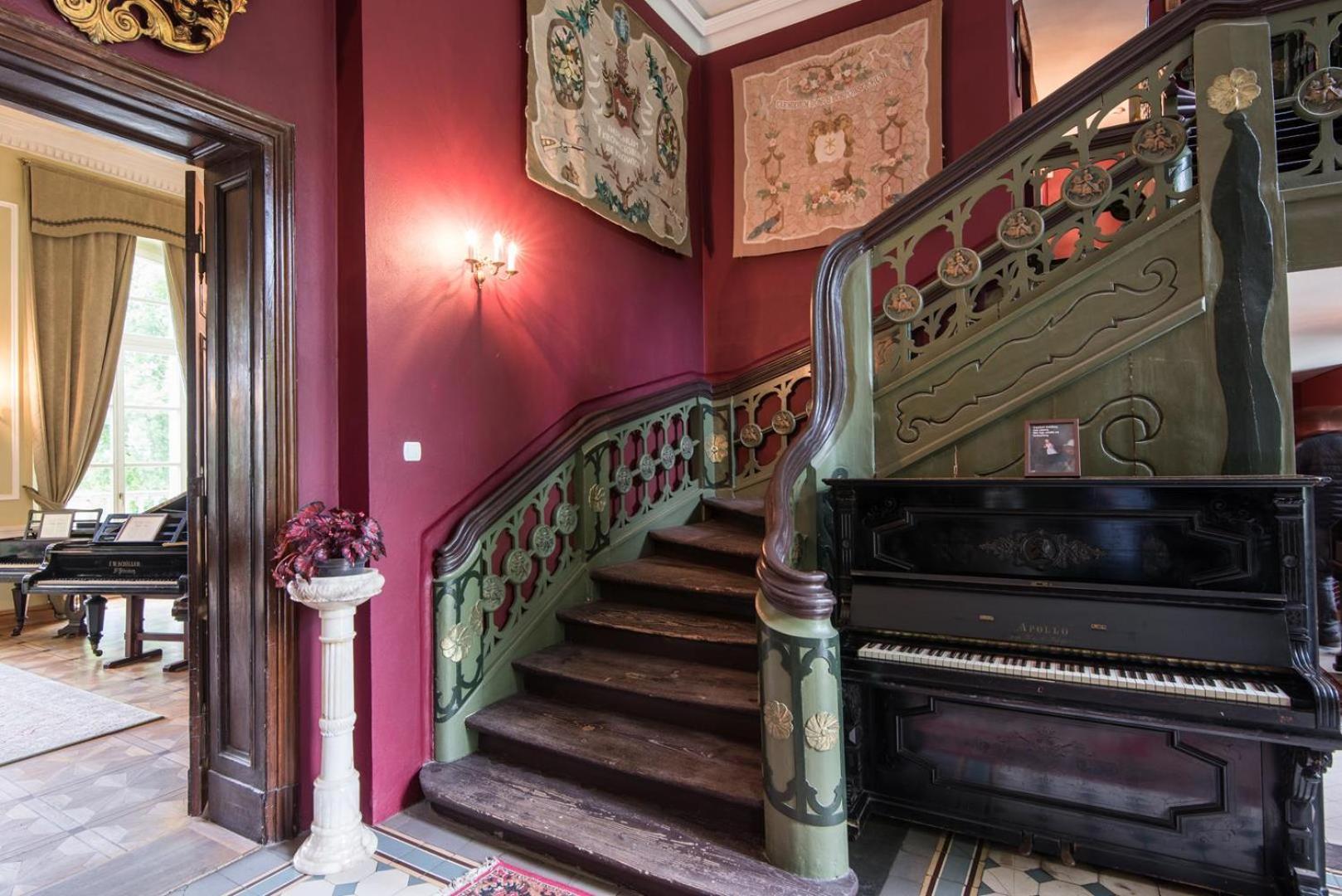 Zespół Pałacowo-parkowy W Ostromecku Bed and breakfast *